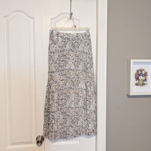 RW&CO. Floral Skirt in Blue and White Size 2 (XS)